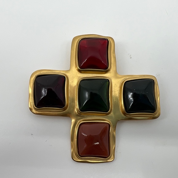 Vintage, 1980's Lucite Cabochon Set in Gold Tone Metal ,Maltese Cross Brooch/Pin